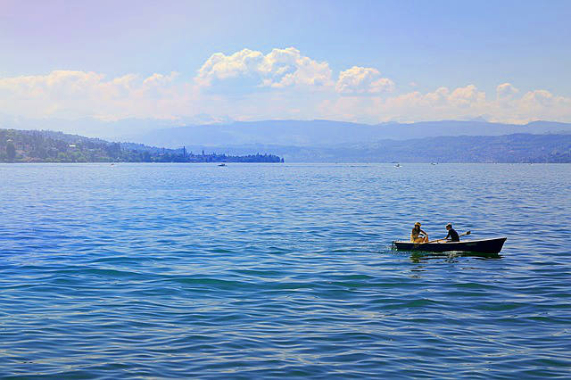 Zürichsee mit Ruderboot